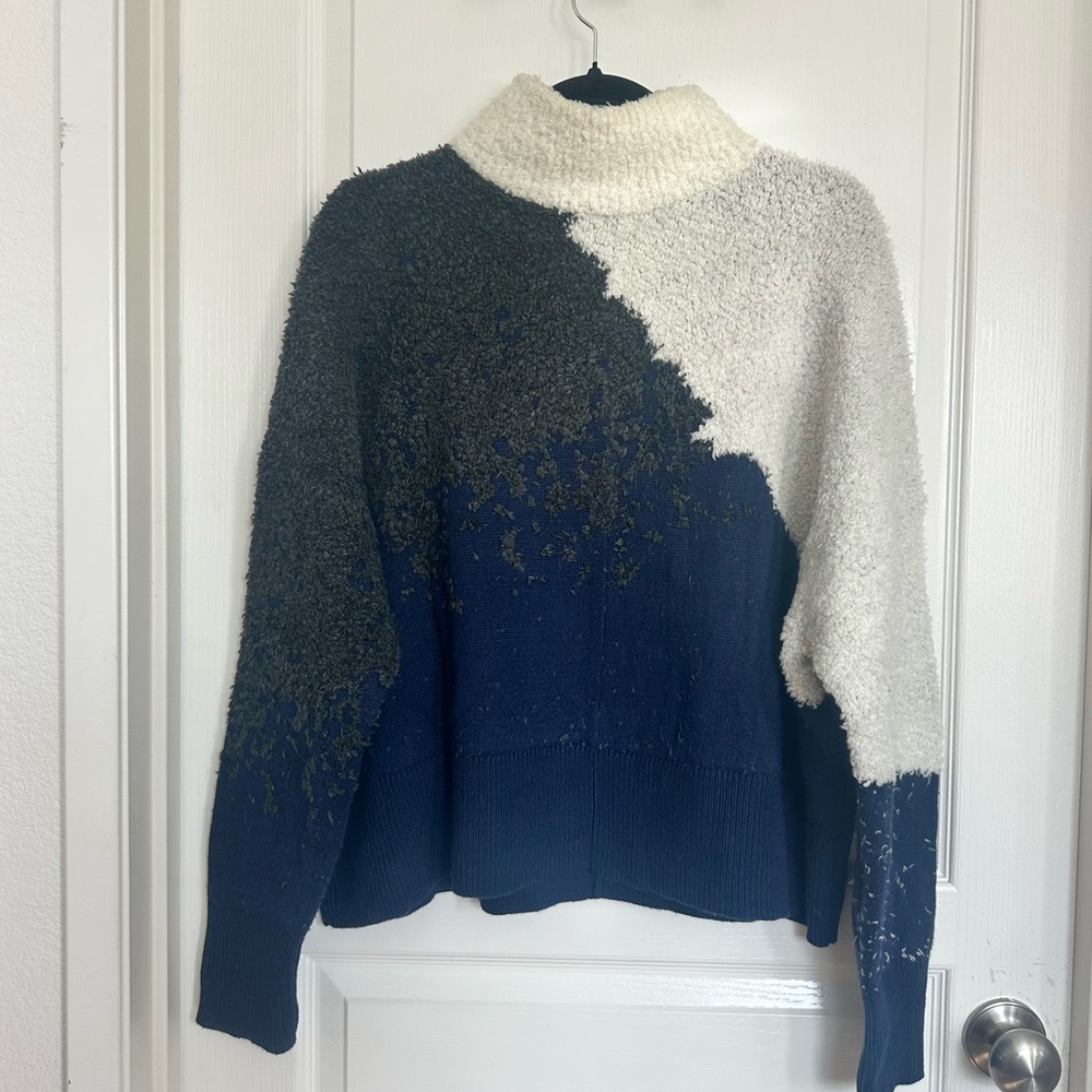 Lululemon Colorblock Turtleneck Sweater - Navy and Cream - Size 8